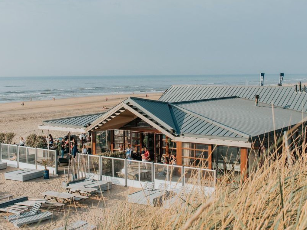 Geniet_van_je_eigen_zaal_met_terras_aan_de_zuidkant_van_ons_paviljoen.png