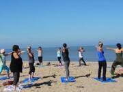 Yoga_aan_het_strand.jpg