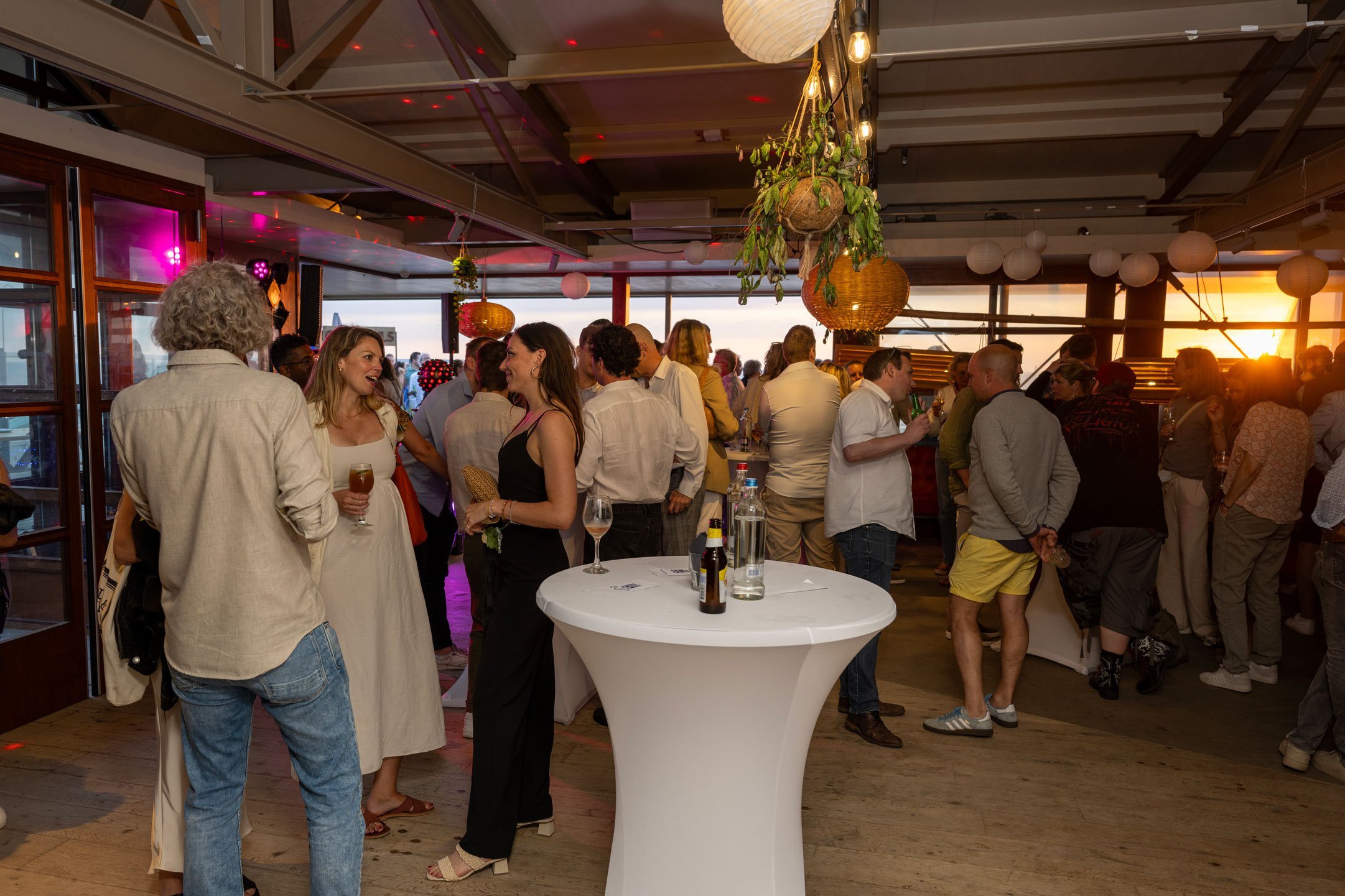 Gezellige borrel bij Tijn Akersloot, de perfecte feestlocatie in Zandvoort. Gezellige borrel bij Tijn Akersloot, de perfecte feestlocatie in Zandvoort.