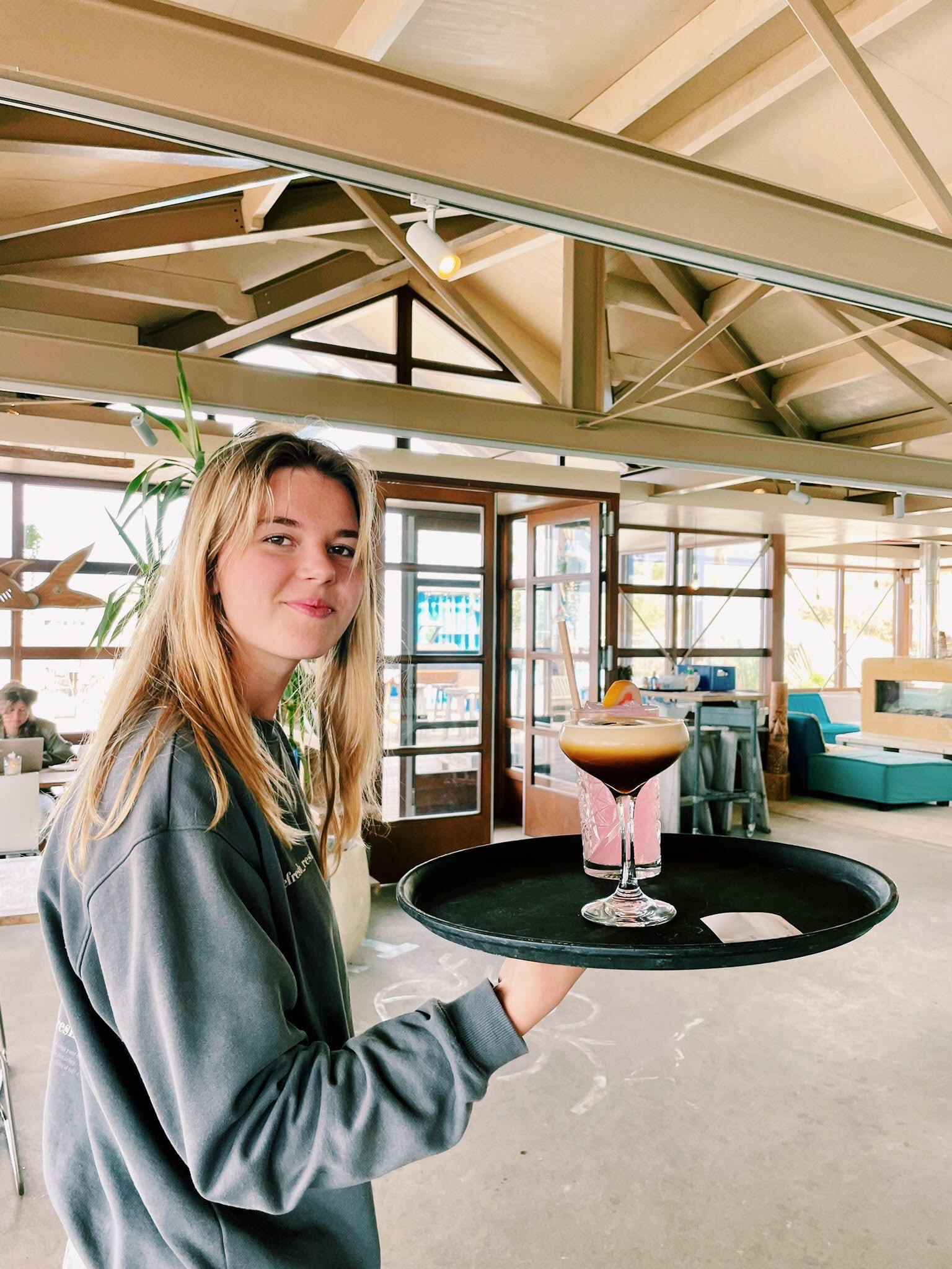 Het team van Tijn Akersloot helpt gasten met een glimlach, het hele jaar door. Het team van Tijn Akersloot helpt gasten met een glimlach, het hele jaar door.