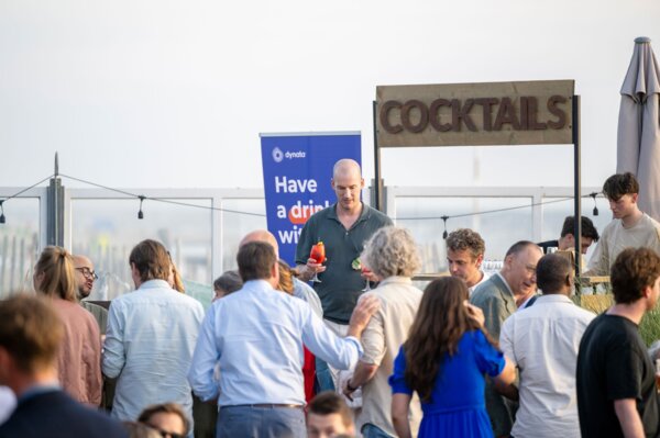 Geniet van een ontspannende borrel met zakelijke relaties op ons terras! 